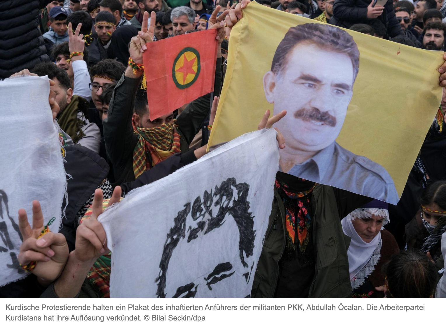 frankfurter rundschau - erdogan setzt sich durch: kurdische pkk löst sich auf und beendet bewaffneten kampf